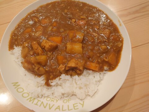 ダッチオーブンで作る無水チキン豚挽き肉カレー